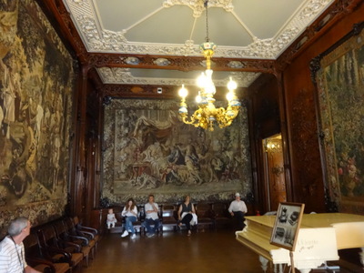 tapestry room