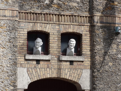 busts