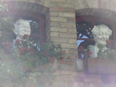 busts