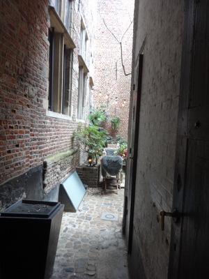 alley